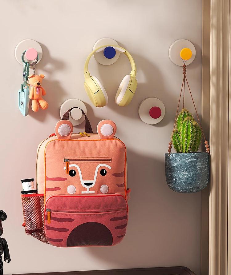 送料無料 吸盤フック 強力 2個セット プッシュ式 耐荷重5kg 小物掛けト カバン掛け プッシュ式 ワンプッシュ キッチンツール キーフック 吸盤式 収納 浴室 玄関 工具不要 3393