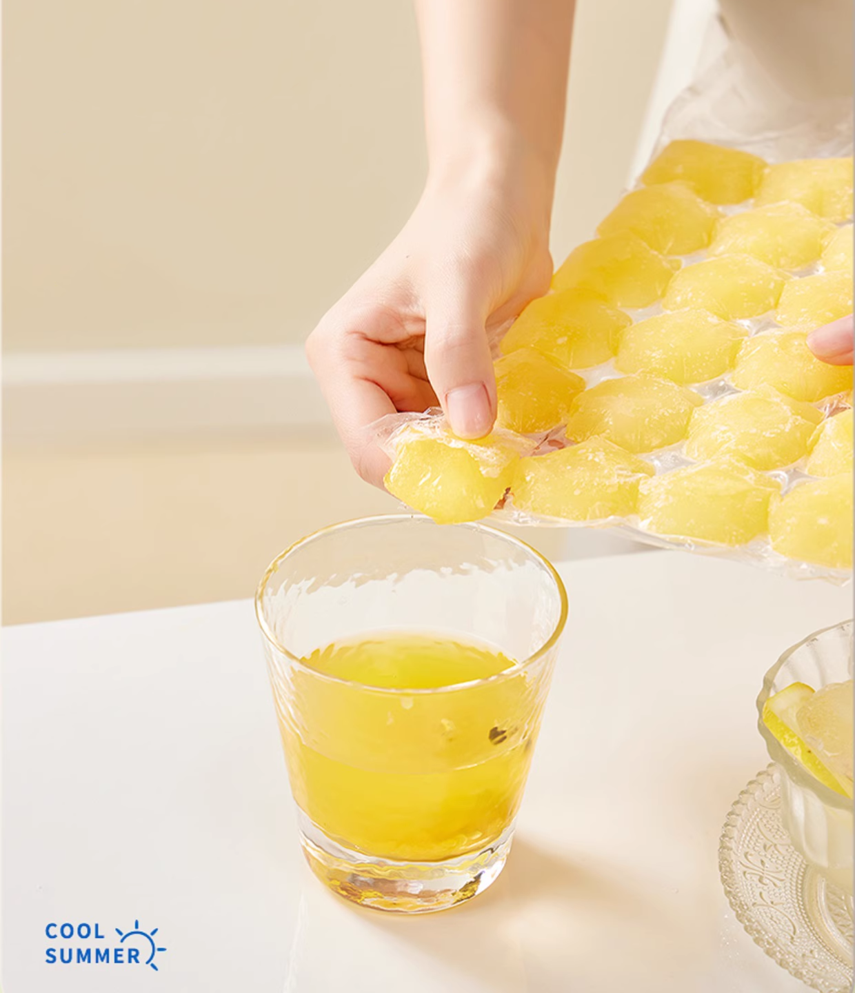 送料無料　　100PCS 使い捨てアイスバッグ　製氷　便利　　3297