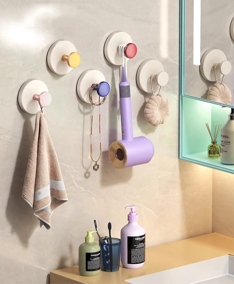 送料無料 吸盤フック 強力 2個セット プッシュ式 耐荷重5kg 小物掛けト カバン掛け プッシュ式 ワンプッシュ キッチンツール キーフック 吸盤式 収納 浴室 玄関 工具不要 3393