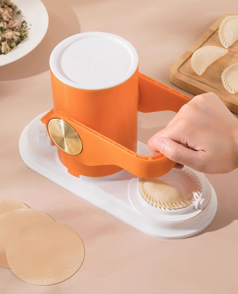 送料無料 餃子皮機 餃子メーカー【10秒で素早く餃子を作る】簡単操作 省力 ギョーザ皮作り道具 キッチン餃子金型 餃子 ギョウザ 作り金型 餃子型 つつみ機 餃子の皮 機械 3427