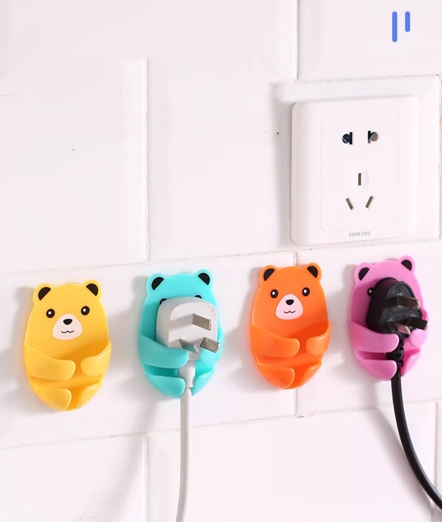 送料無料　4点セット　多機能プラグフック　穴あけ不要　キッチン　　  コンセント収納　　3261