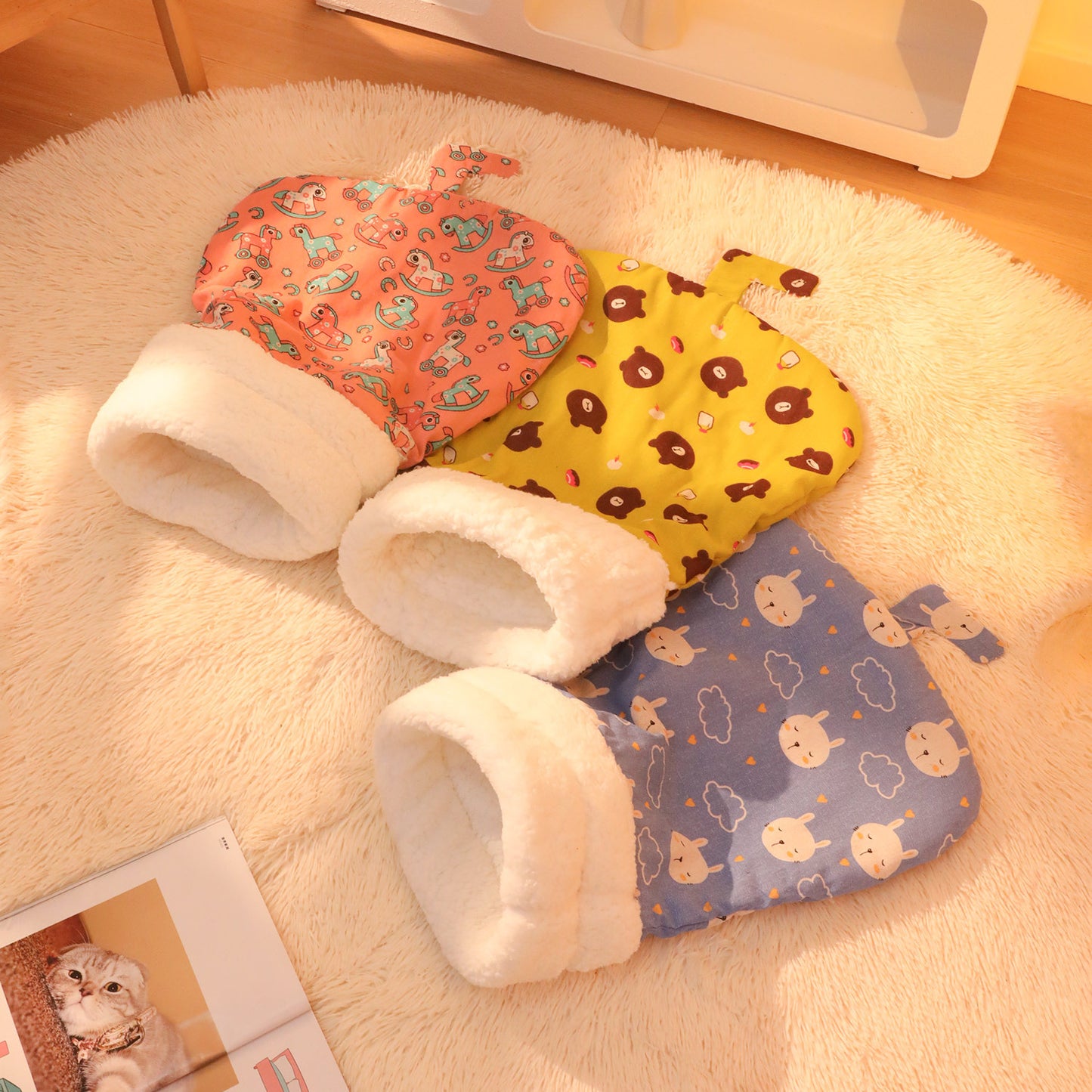 ペットベッド 犬 猫 寒さ対策 猫布団 小型犬 滑り止め 寝袋 犬猫用 ネコ 秋冬用 暖かい ふんわり 柔らかい クッション マット 肌触りのよい 3320