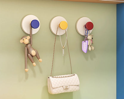 送料無料 吸盤フック 強力 2個セット プッシュ式 耐荷重5kg 小物掛けト カバン掛け プッシュ式 ワンプッシュ キッチンツール キーフック 吸盤式 収納 浴室 玄関 工具不要 3393